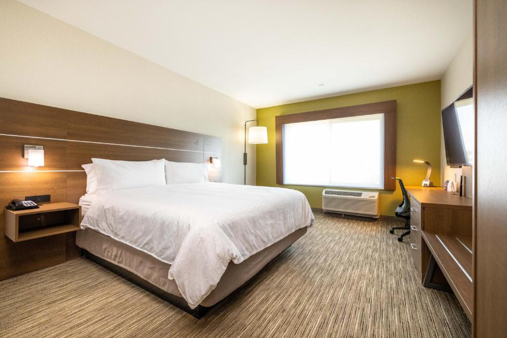 Holiday Inn Express & Suites - San Jose Silicon Valley, an IHG Hotel Image