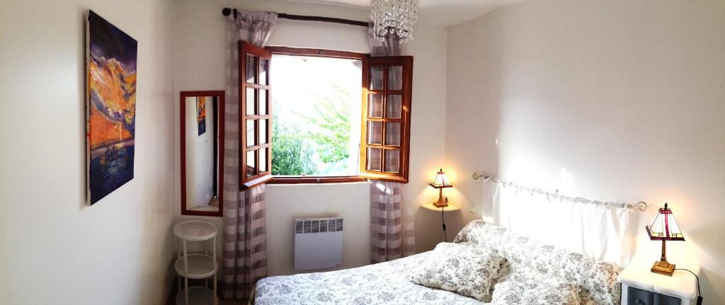 GITE , Maison de vacances avec extérieur et terrasse fleurie meublé tourisme 3 étoiles 2
