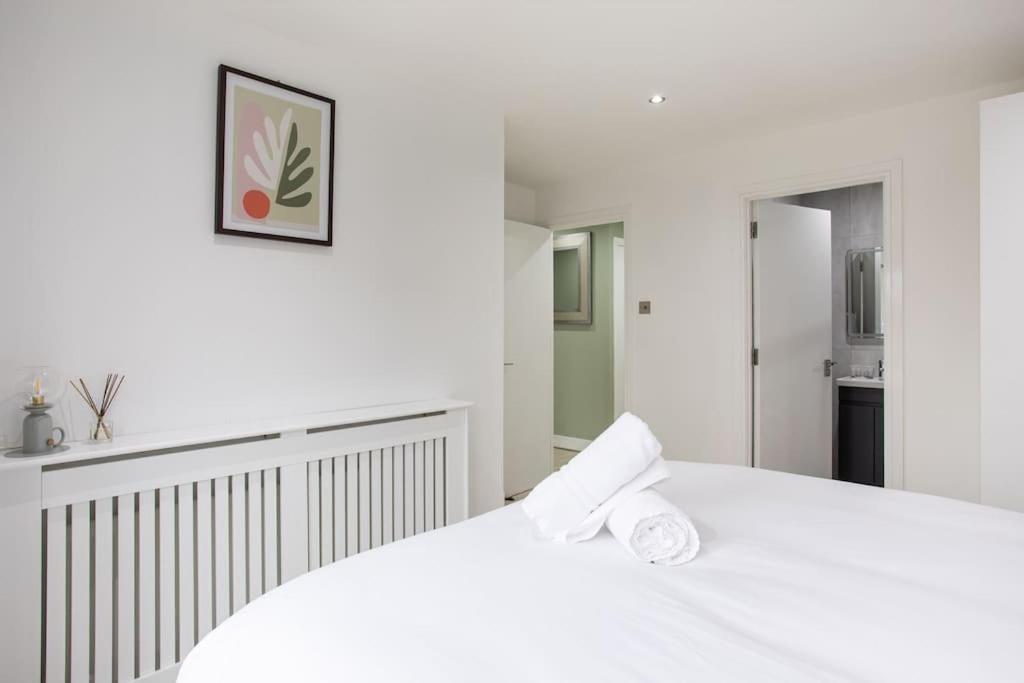 Fabulous Modern Luxury Apartment Sleeps 6- Parking 2