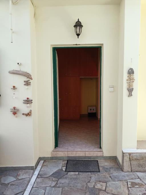 Detached house with a lovely yard 5' walk from Metro Station Agios Dimitrios and METRO MALL 7