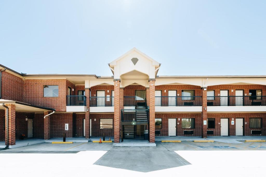 Winchester Inn and Suites Humble/IAH/North Houston Image