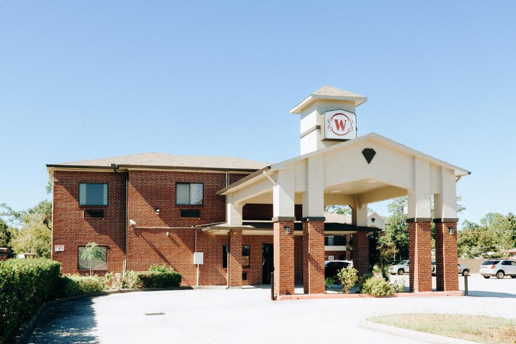Winchester Inn and Suites Humble/IAH/North Houston Image