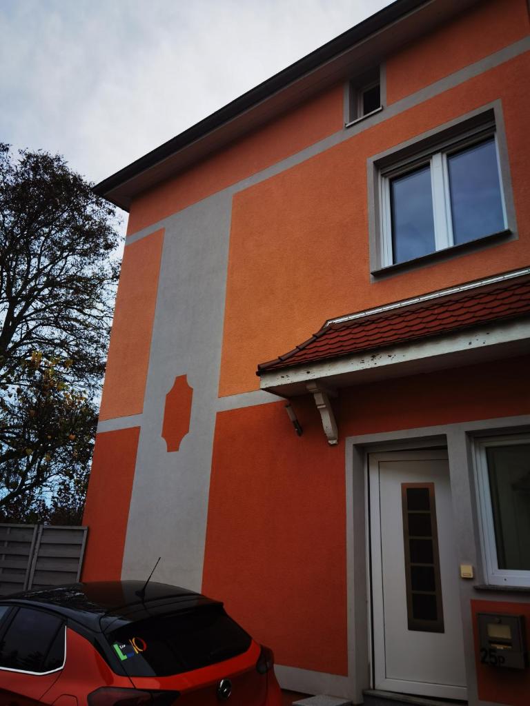 Modernes behagliches Haus mit Kamin, Terrasse und Garten 6
