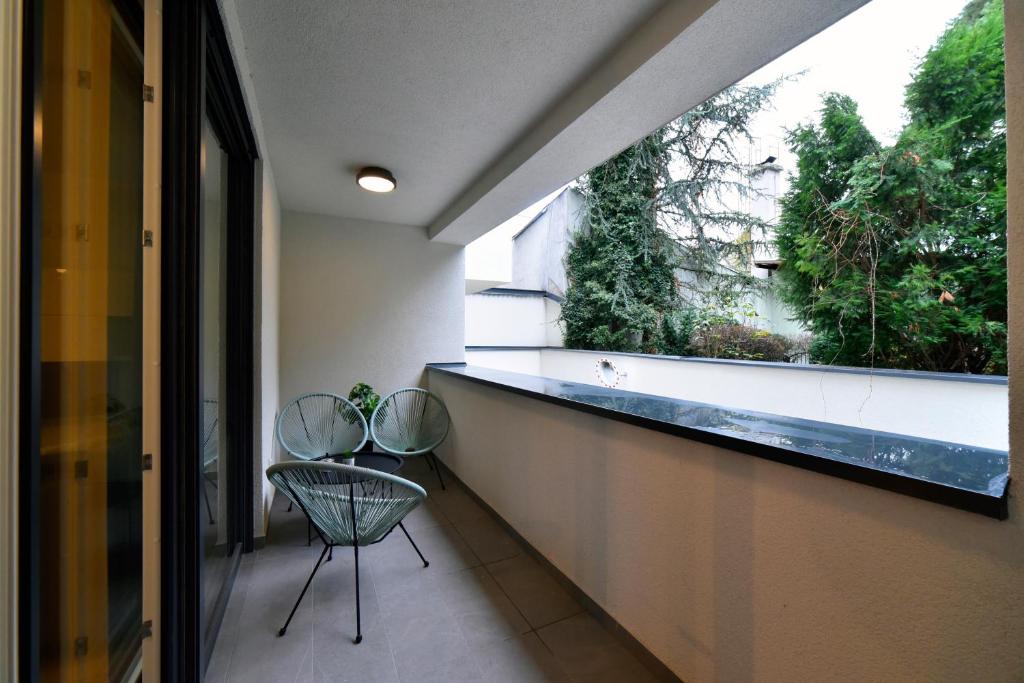 Ophelia - Spacious 2-Bedroom Apartment with Parking & Balcony 5