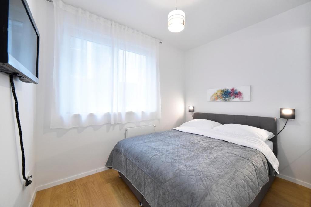 Ophelia - Spacious 2-Bedroom Apartment with Parking & Balcony 4