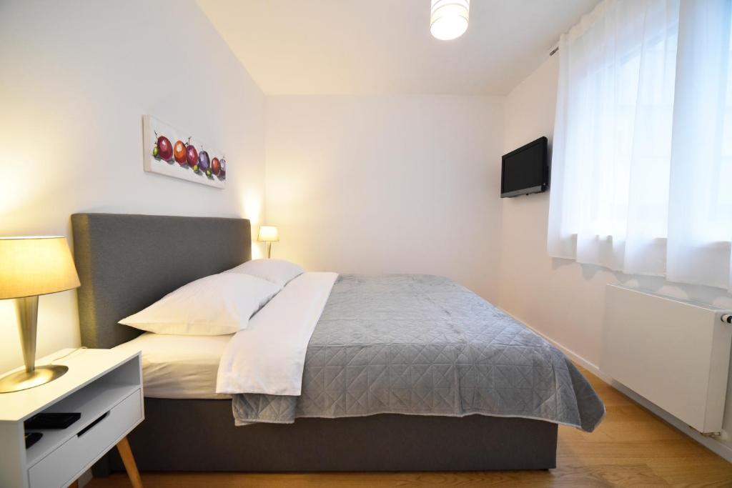 Ophelia - Spacious 2-Bedroom Apartment with Parking & Balcony 3