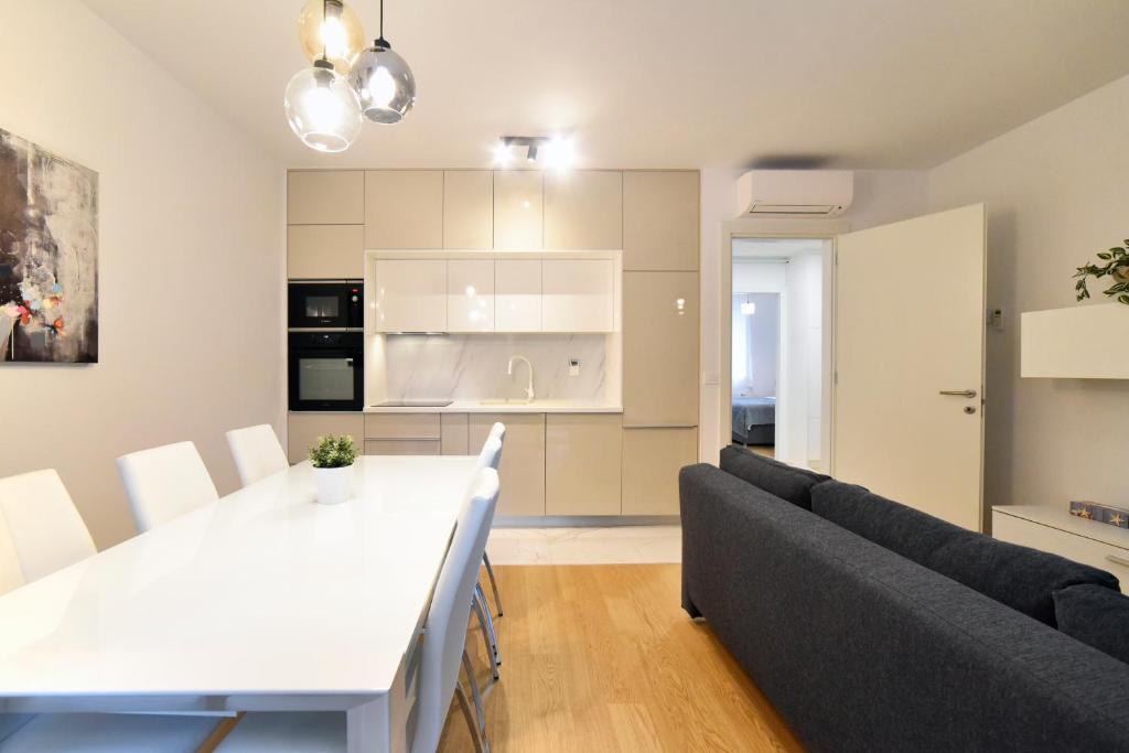 Ophelia - Spacious 2-Bedroom Apartment with Parking & Balcony 8