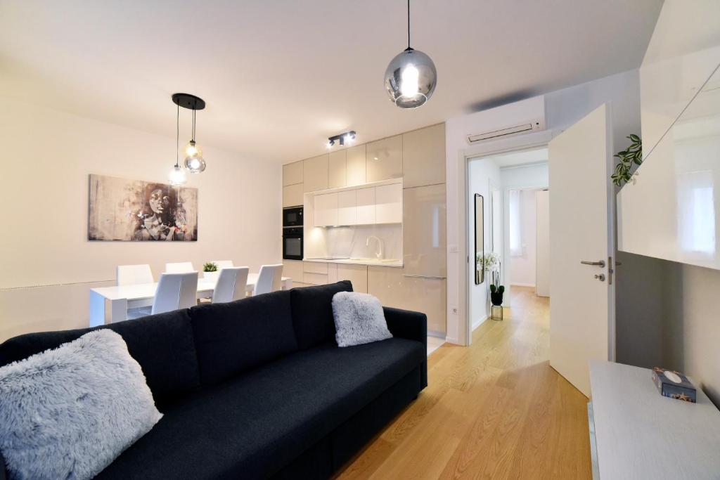 Ophelia - Spacious 2-Bedroom Apartment with Parking & Balcony 6