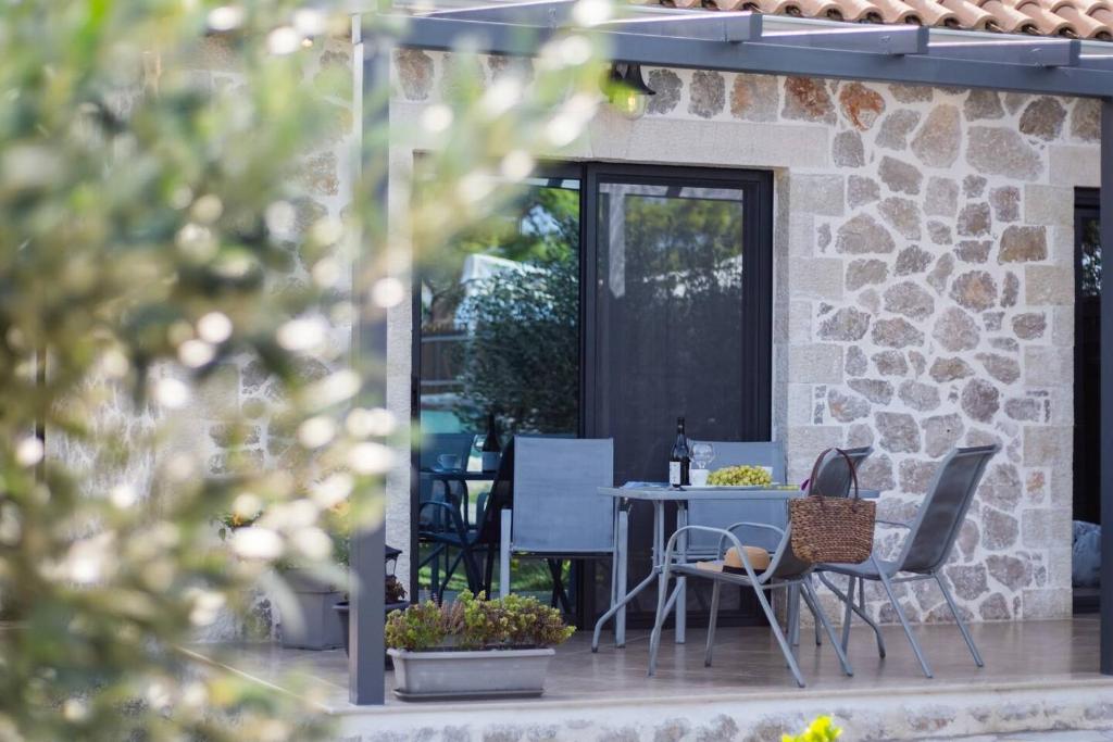villa on the sea 5