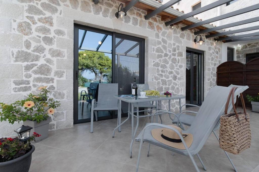 villa on the sea 6
