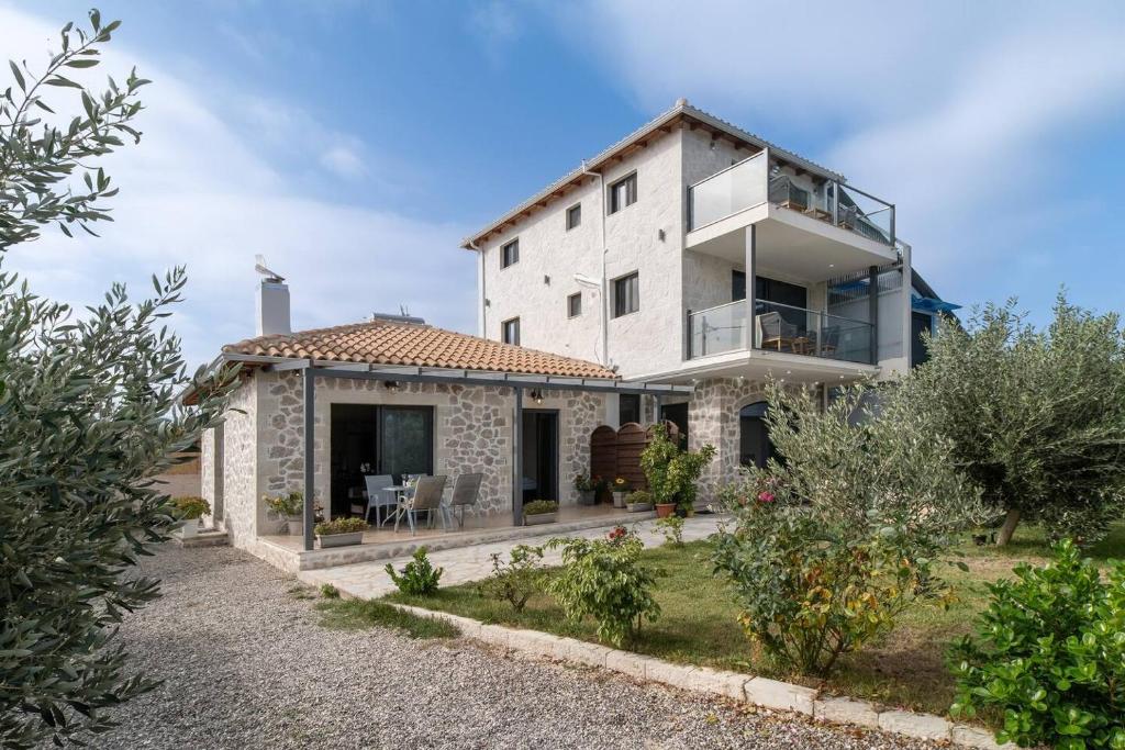 villa on the sea 3