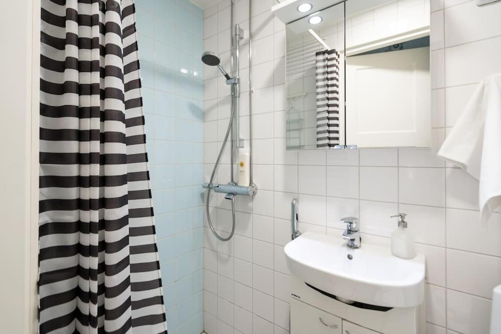 Luminous 1BR apt next to Puu-Vallilla 8