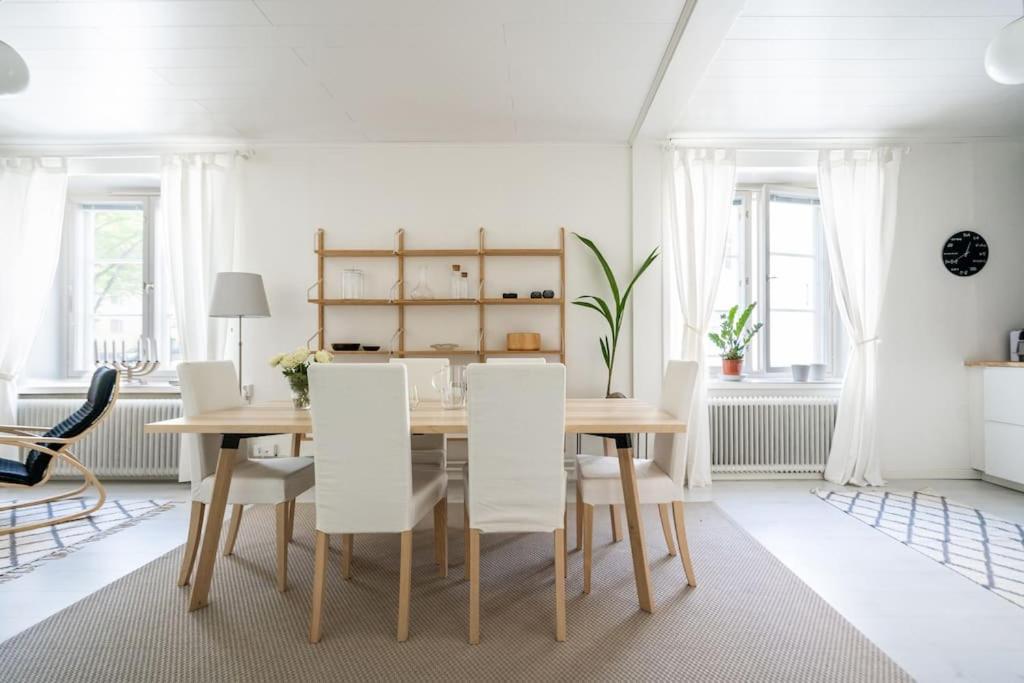 Luminous 1BR apt next to Puu-Vallilla 4