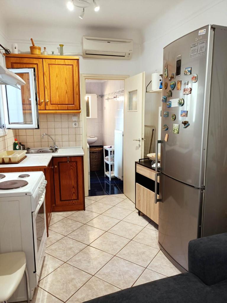 Detached house with a lovely yard 5' walk from Metro Station Agios Dimitrios and METRO MALL 4