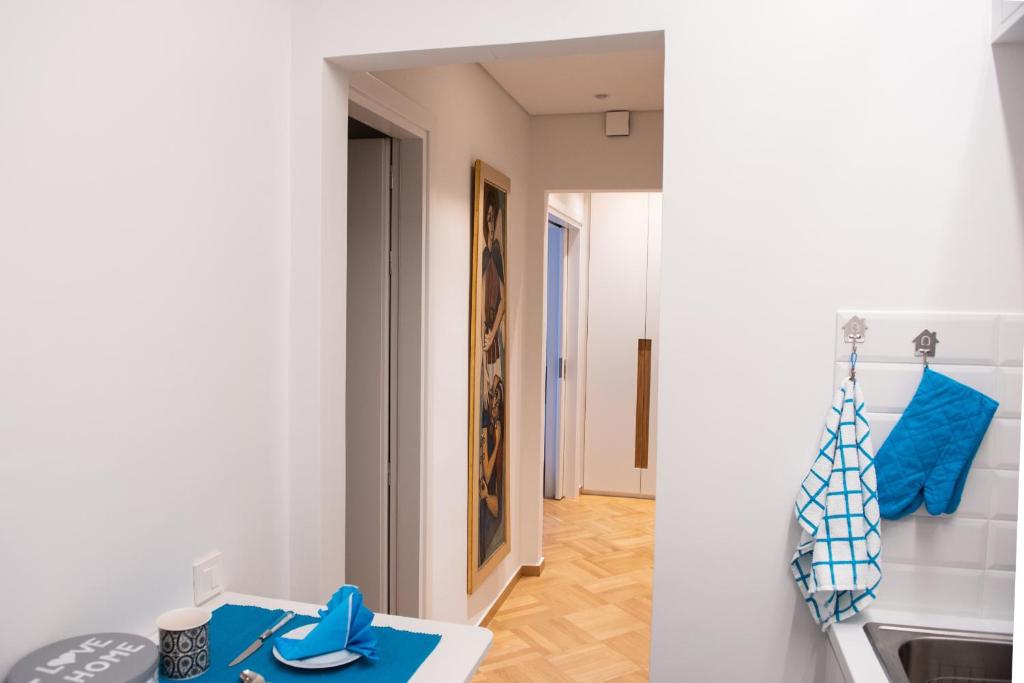 Katia Modern Apartment in Athens 8