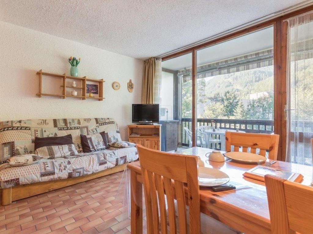 Studio chaleureux avec balcon à Serre-Chevalier, parking et casier à ski – 4 personnes - FR-1-330E-3