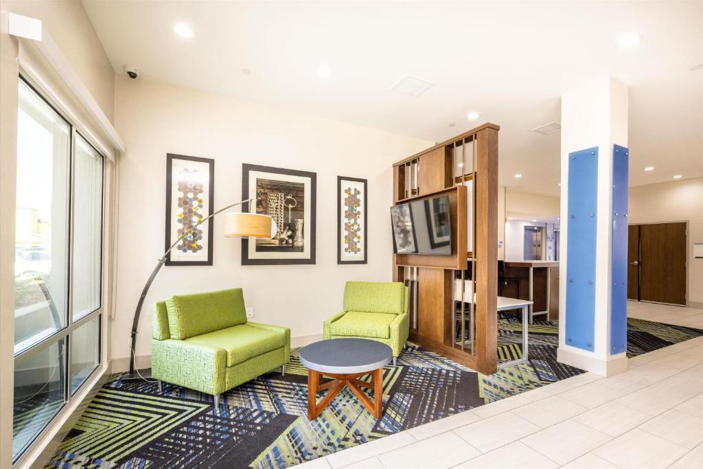 Holiday Inn Express & Suites - San Jose Silicon Valley, an IHG Hotel Image