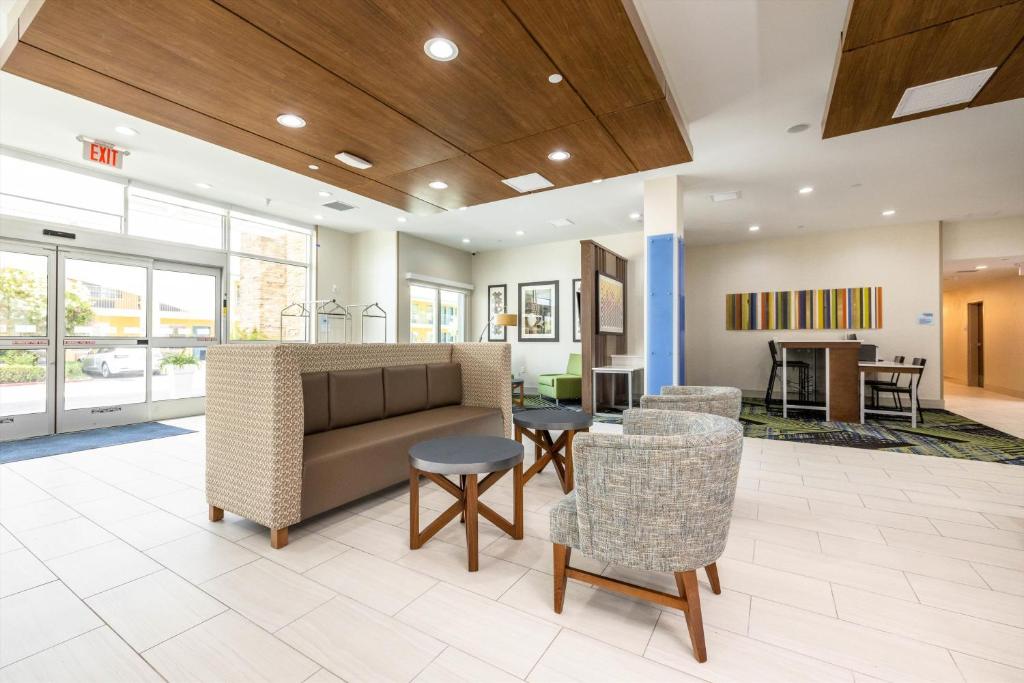 Holiday Inn Express & Suites - San Jose Silicon Valley, an IHG Hotel Image