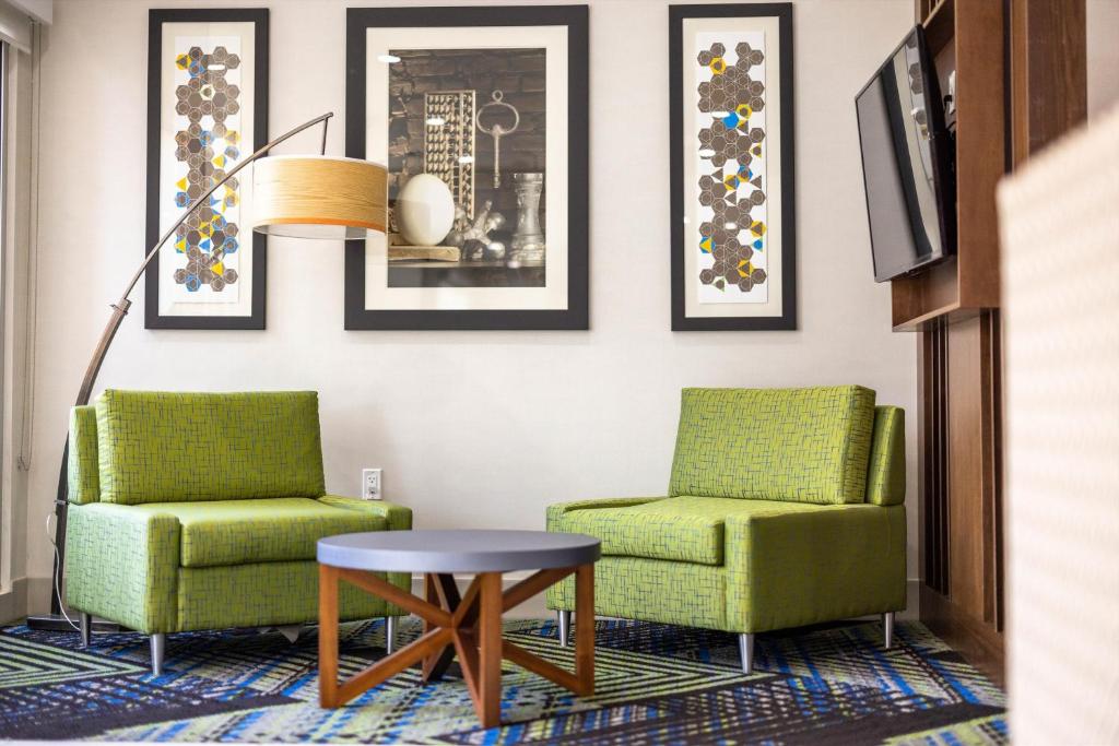 Holiday Inn Express & Suites - San Jose Silicon Valley, an IHG Hotel Image
