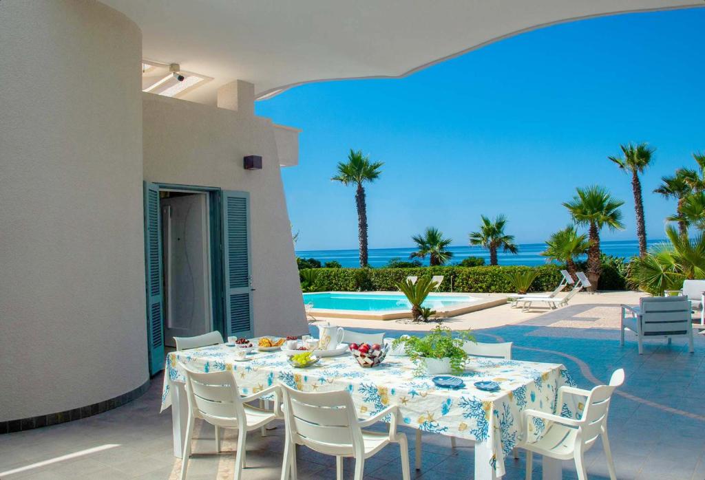 Photo de la galerie de l'établissement Villa White Dahlia, à Torre Suda