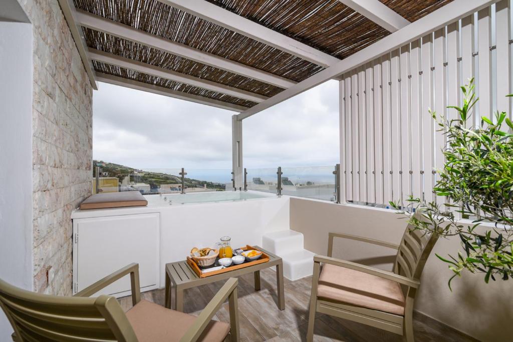 Suite Home Santorini 5