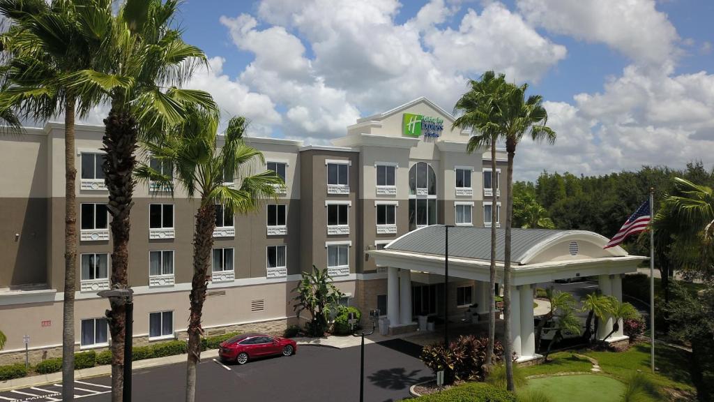 Holiday Inn Express and Suites Tampa I-75 at Bruce B. Downs, an IHG Hotel Image