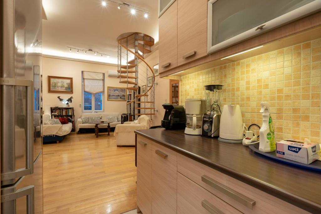 Acropolis metro st 3 bedrms 6 pers maisonette by MPS 8