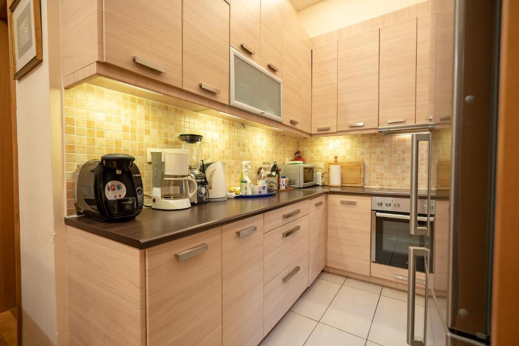 Acropolis metro st 3 bedrms 6 pers maisonette by MPS 7