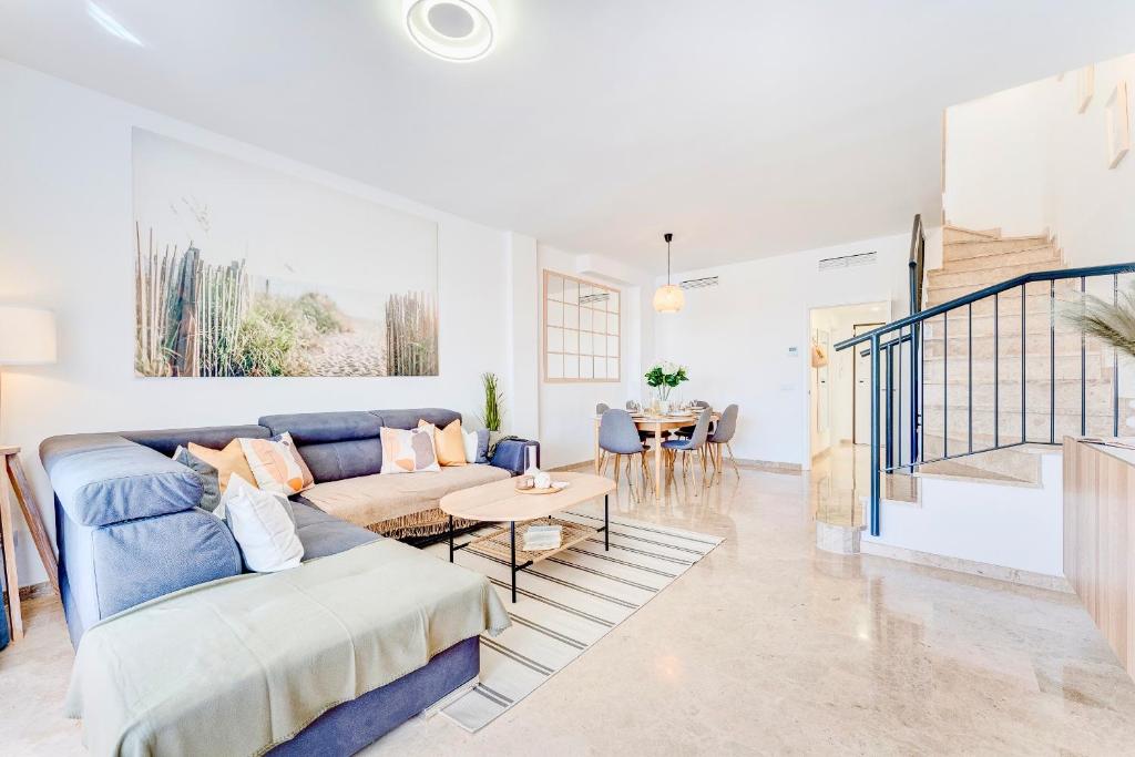 Townhouse Beach House - Relax, panoramic sea view and pool area 8