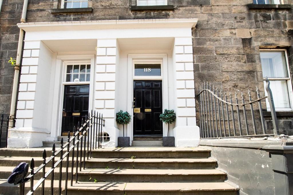 Gorgeous apartment in the heart of New Town 6