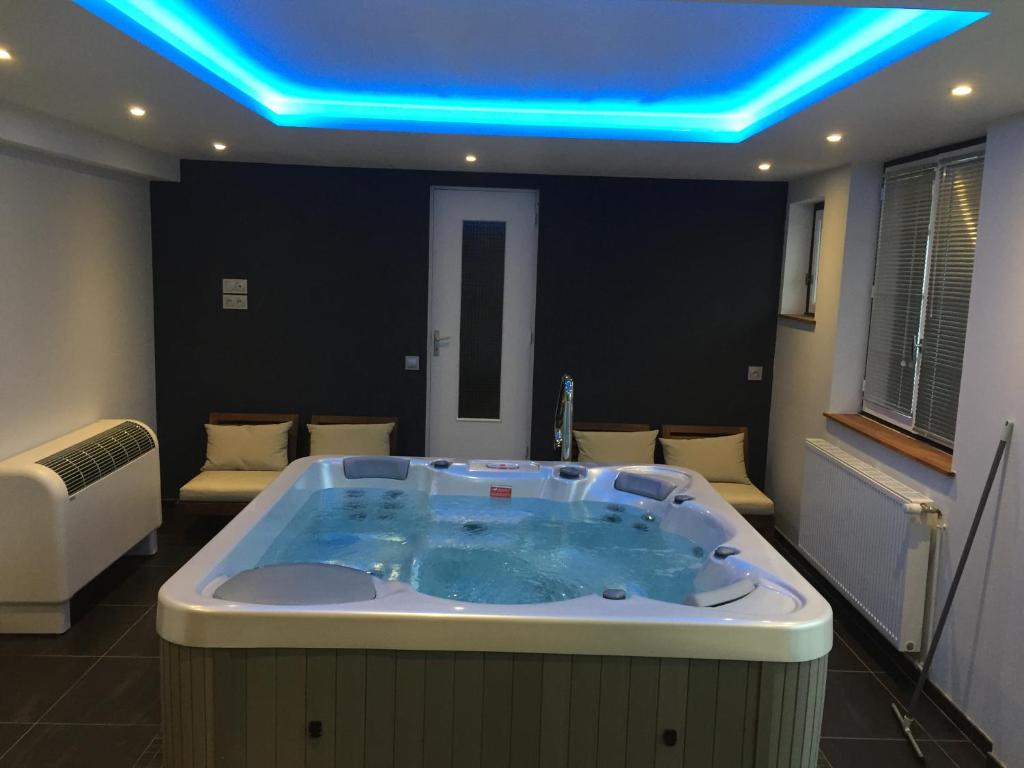 Gîte 8 à 14 personnes en Champagne avec jacuzzi 8