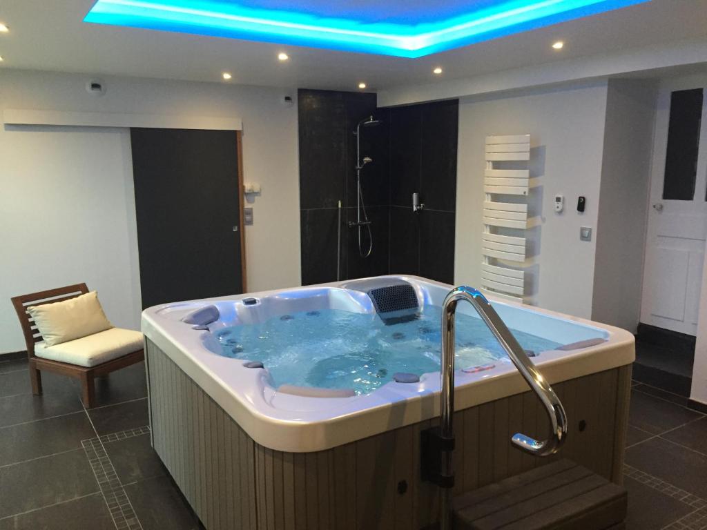 Gîte 8 à 14 personnes en Champagne avec jacuzzi 1