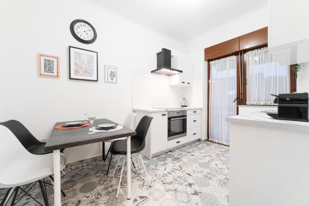 Angela Luxury Studio Apartment 4