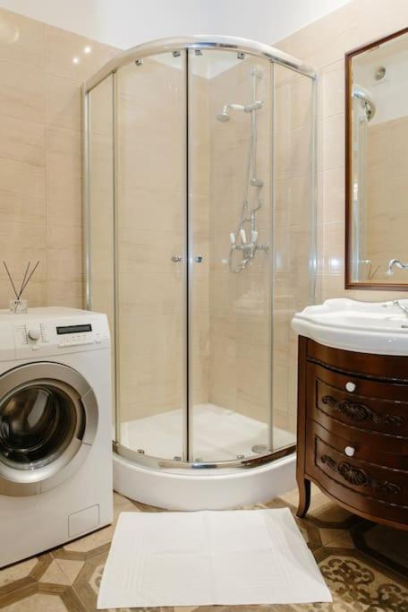 Luxury Old Town Apartment 3