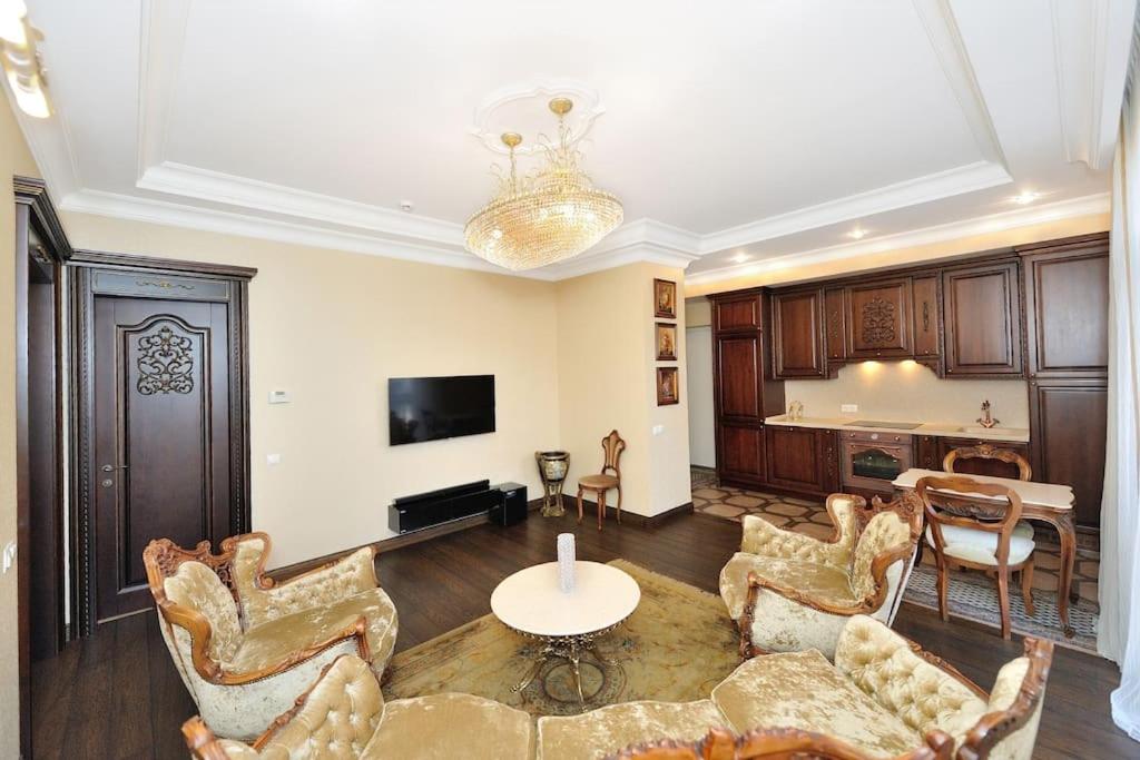 Luxury Old Town Apartment 5
