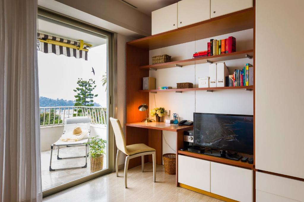Ferienwohnung Les Oliviers über den Dächern von Nizza ruhig sonnig Meerblick Pool Tiefgarage Parkplatz 5