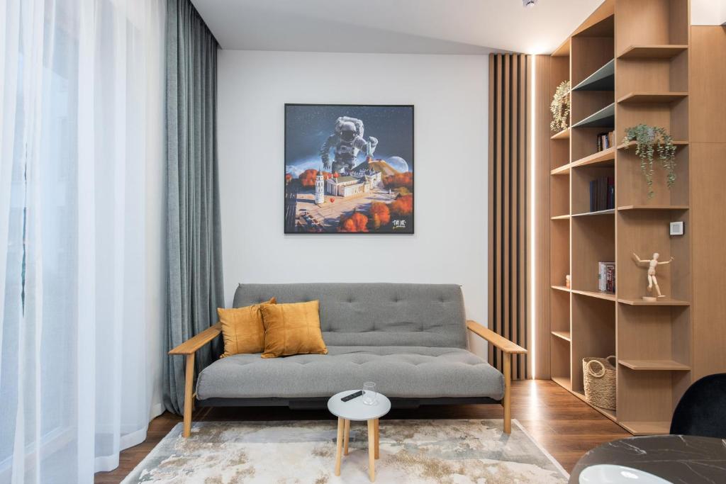 New Bastion Life Apartments w- Free Garage Prkg & Self Check-in I cohost 8
