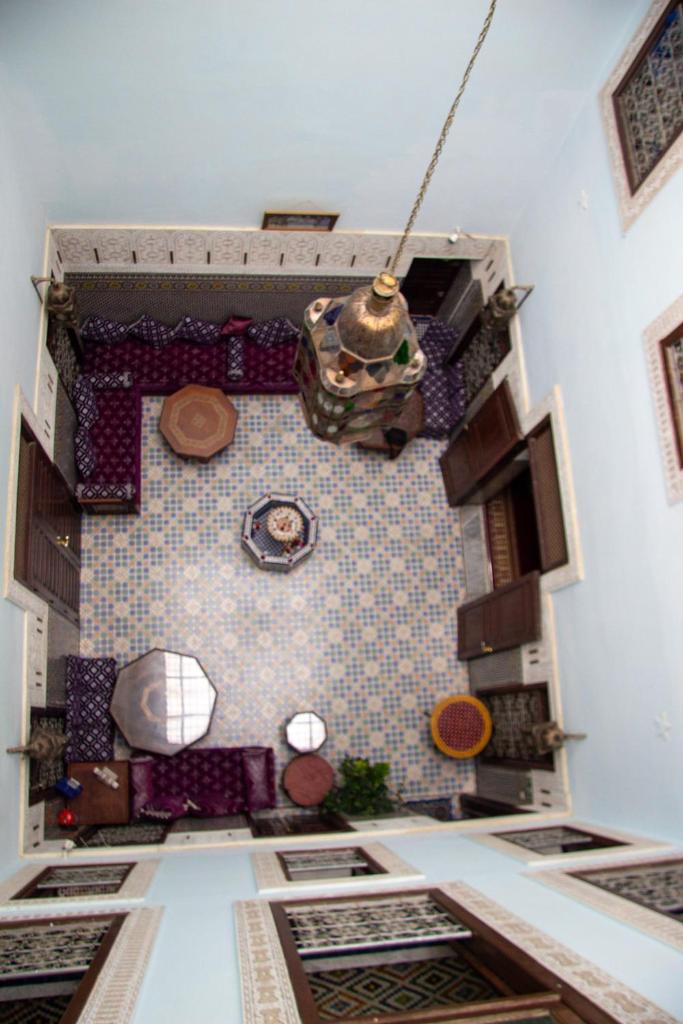 - une vue au-dessus d'une chambre avec plafond dans l'établissement Riad Baba, à Fès