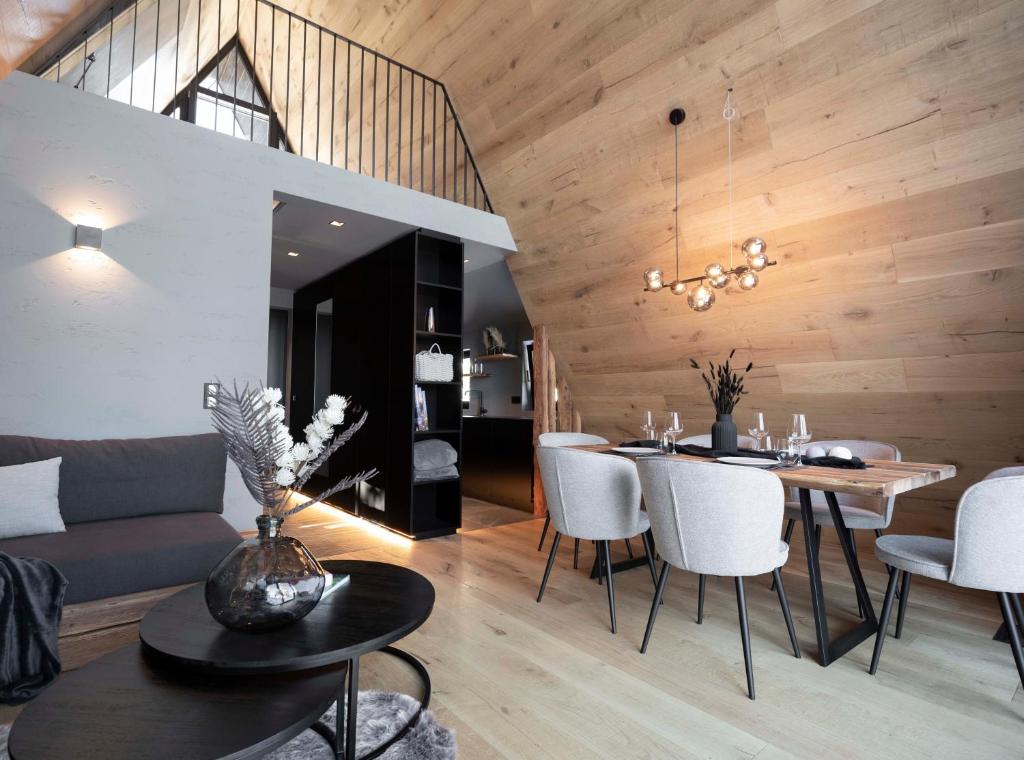 LUXE VISTA Mountain Chalet Cermis - mitten auf der Alm und Skipiste 4