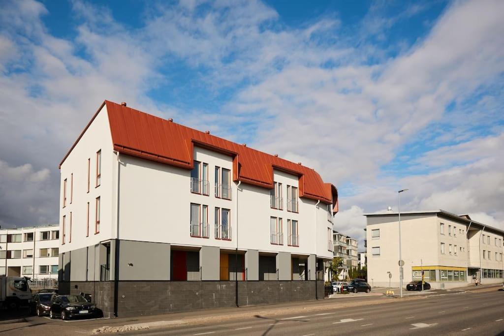New apartment w/WiFi & car park 5