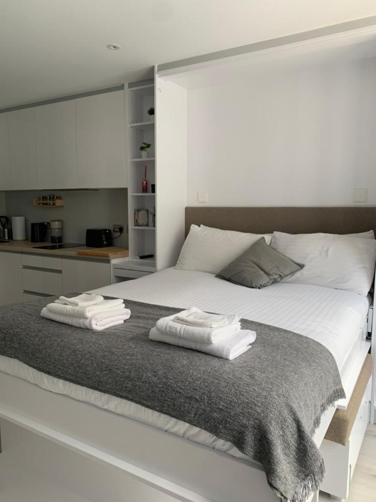 CP High floor luxury studio 7