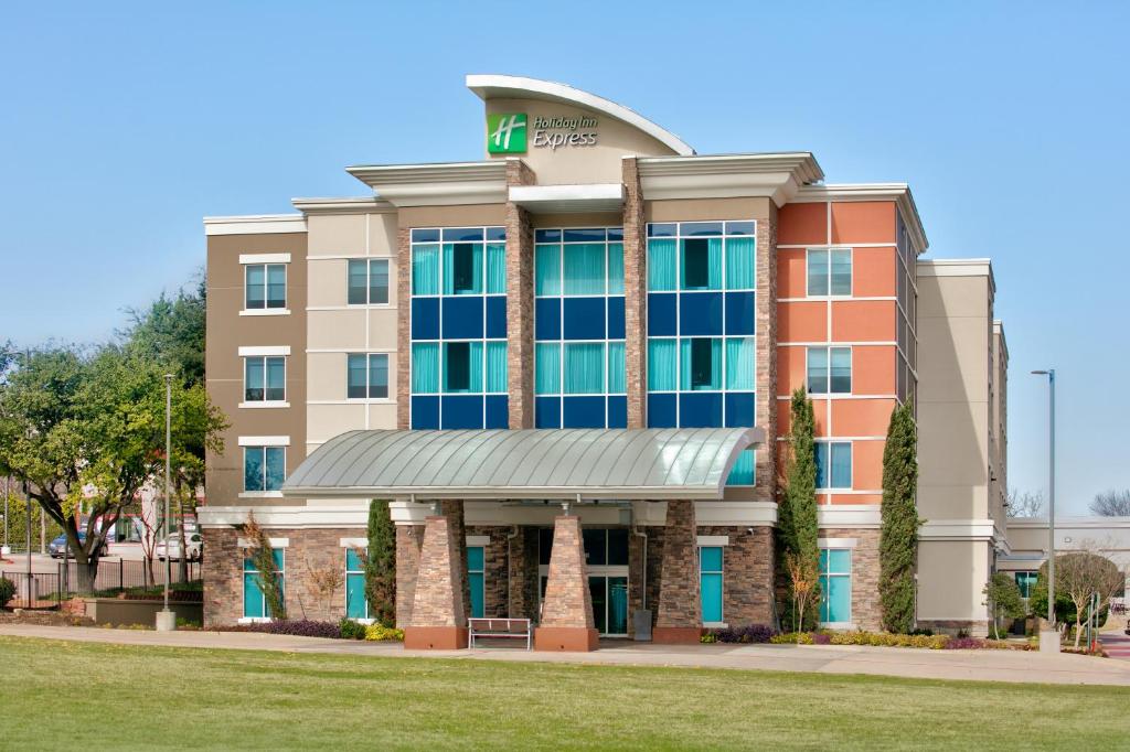Holiday Inn Express & Suites North Dallas at Preston, an IHG Hotel Image