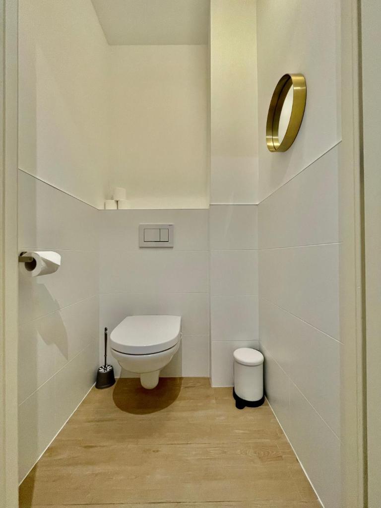 OneLuxStay near Diamond District 7