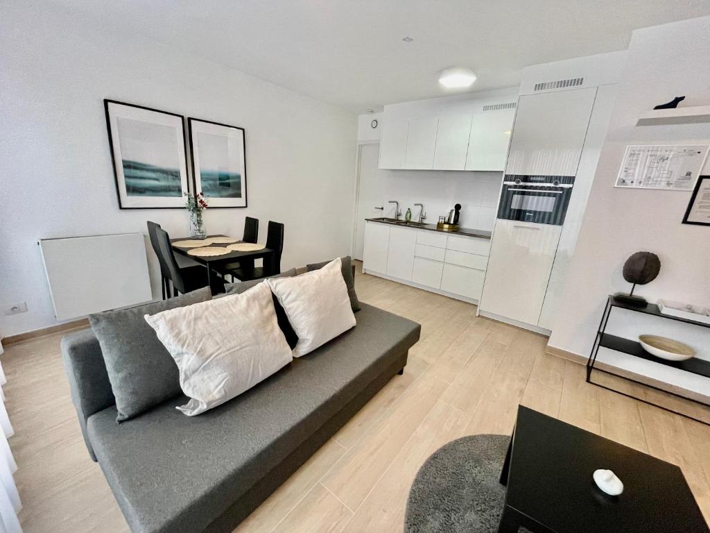 OneLuxStay near Diamond District 2