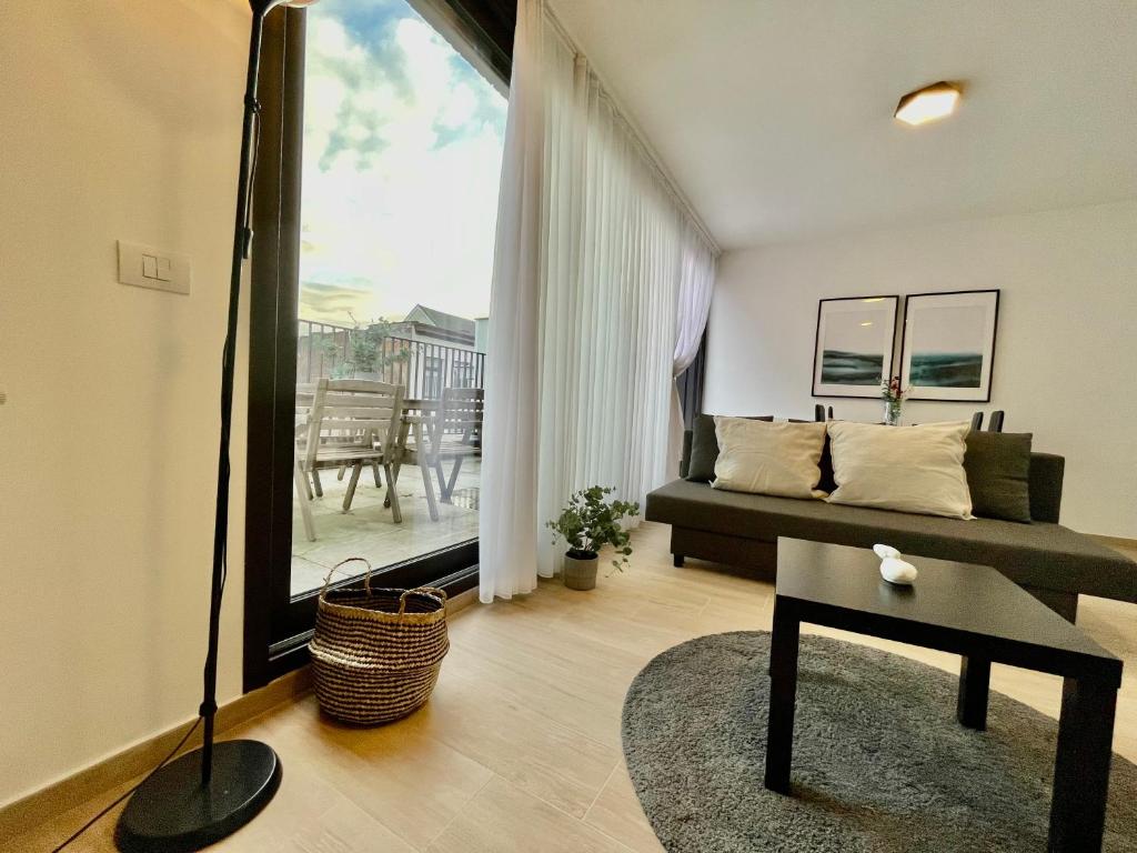 OneLuxStay near Diamond District 3