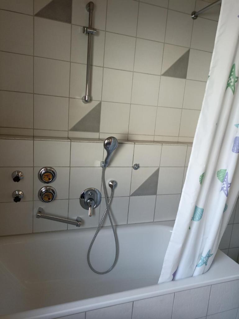 Zimmer Frei 1 3