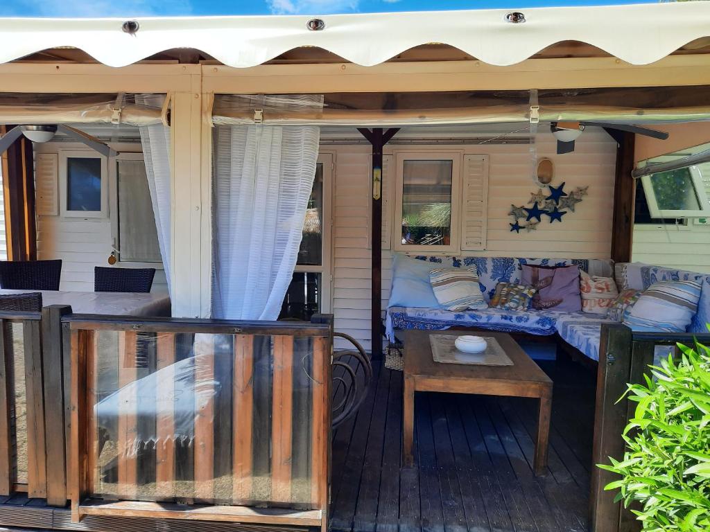 Photo de la galerie de l'établissement Ramatuelle, Plage de Pampelonne, Bungalow La Toison d Or Saint Tropez 4D05, à Saint-Tropez 17 autres photos