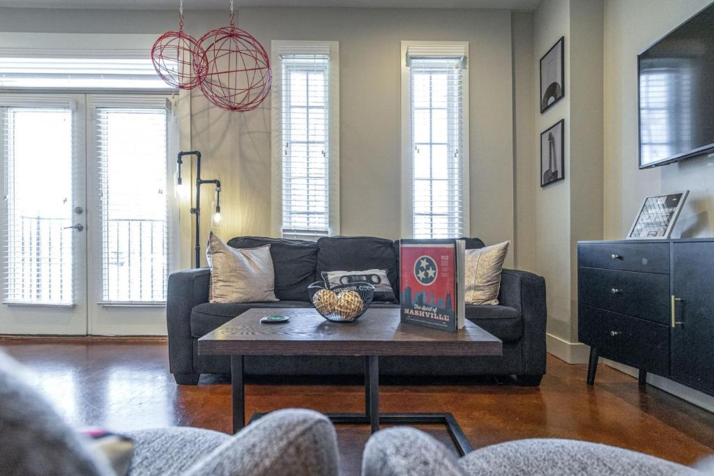 Music Row Nashville King Beds Keyless Entry Image