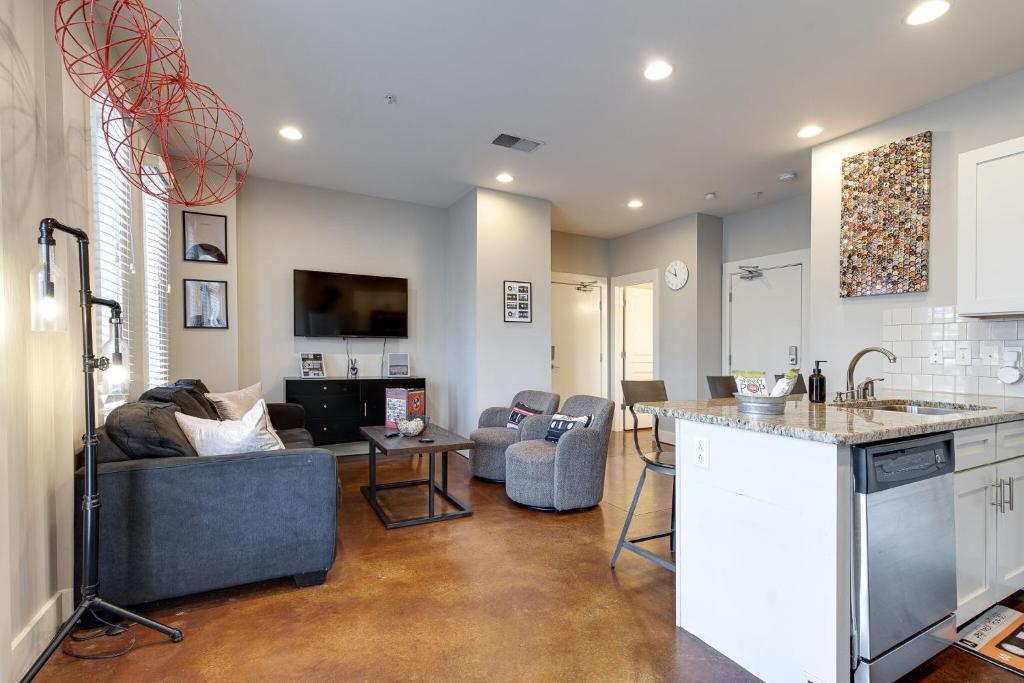 Music Row Nashville King Beds Keyless Entry Image