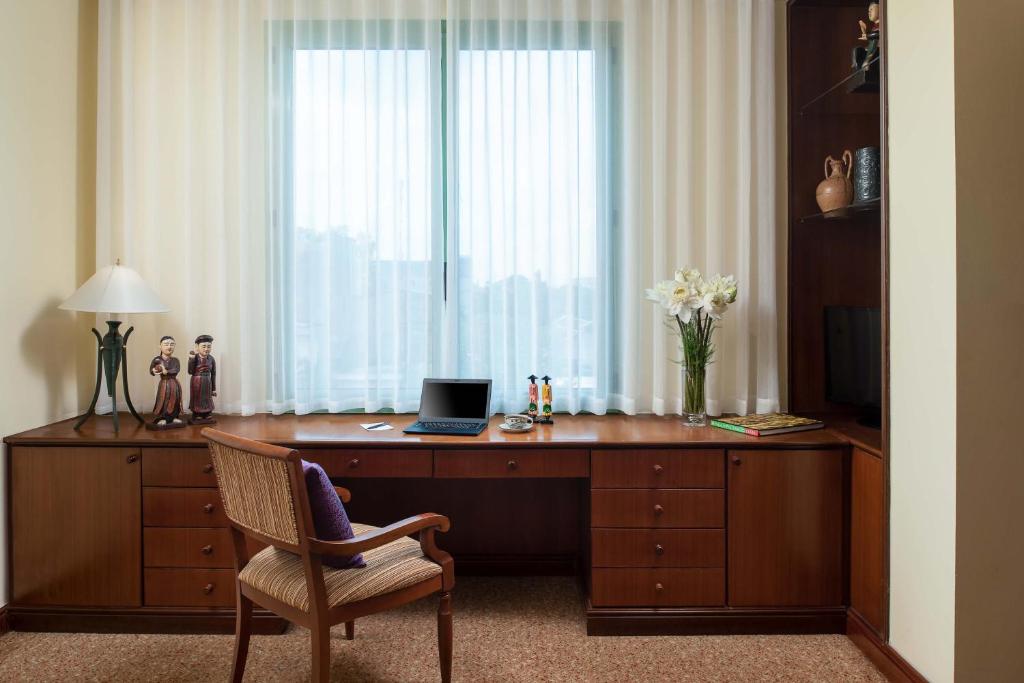 Khách sạn AVANI Hải Phòng Harbour View 